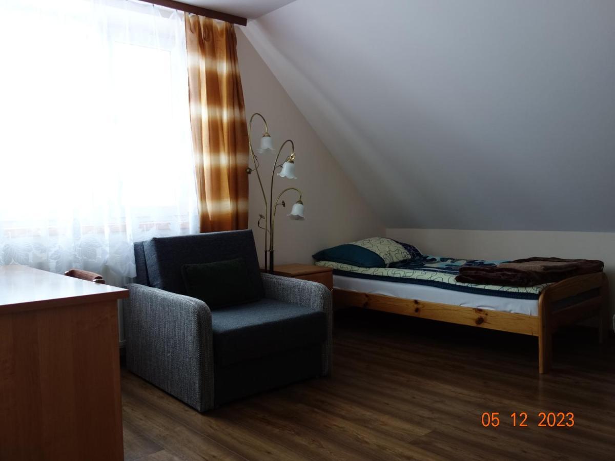 Dom Mlodziezowy W Polanie Apartment Serednie Male Exterior photo
