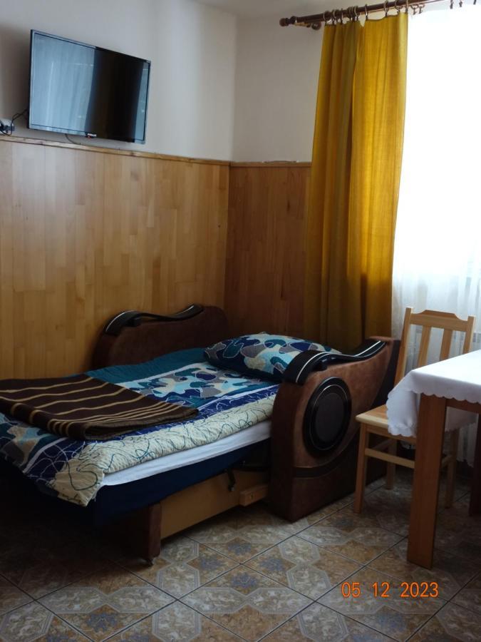 Dom Mlodziezowy W Polanie Apartment Serednie Male Exterior photo